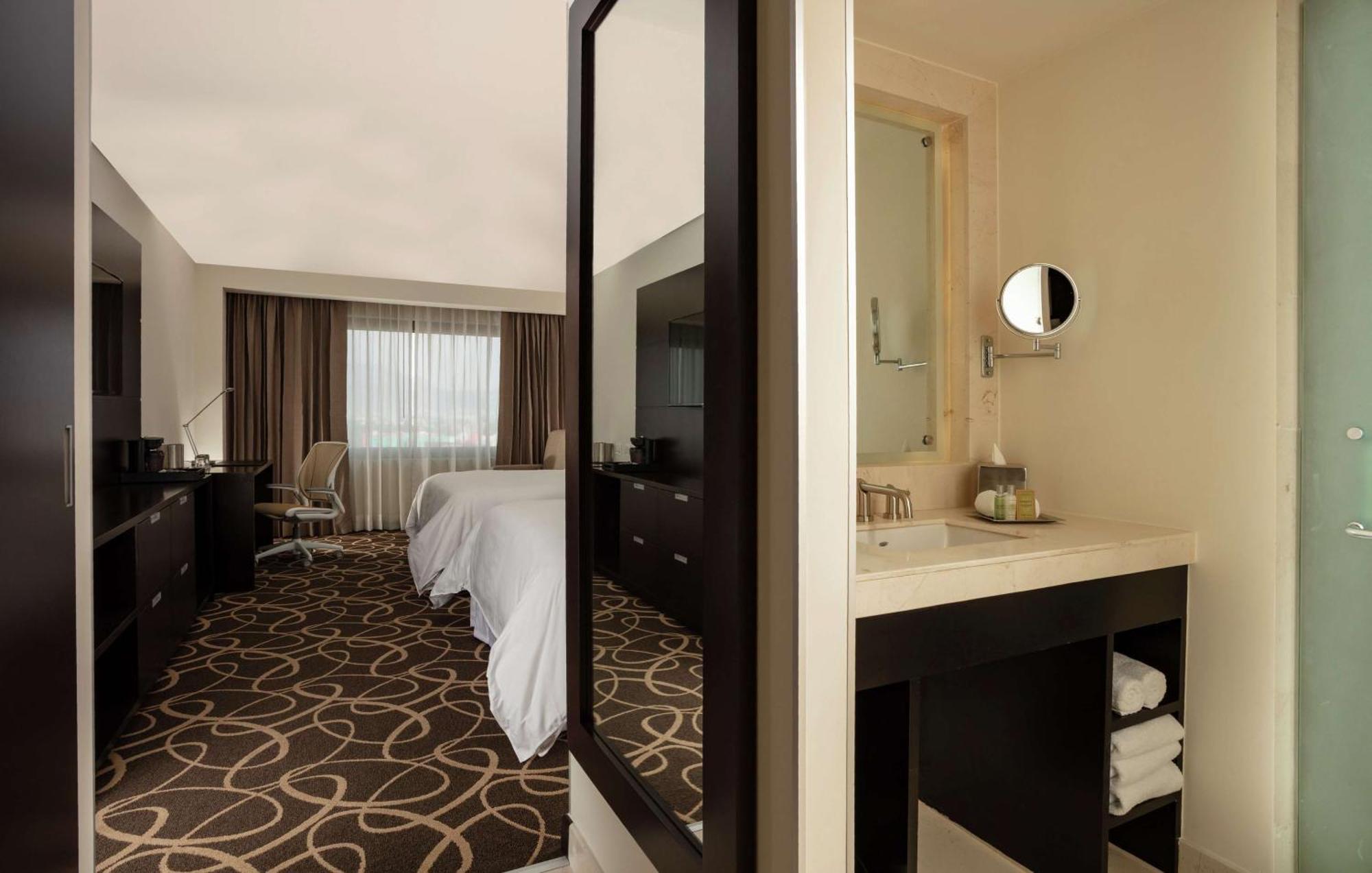 Doubletree By Hilton Toluca Hotel Luaran gambar